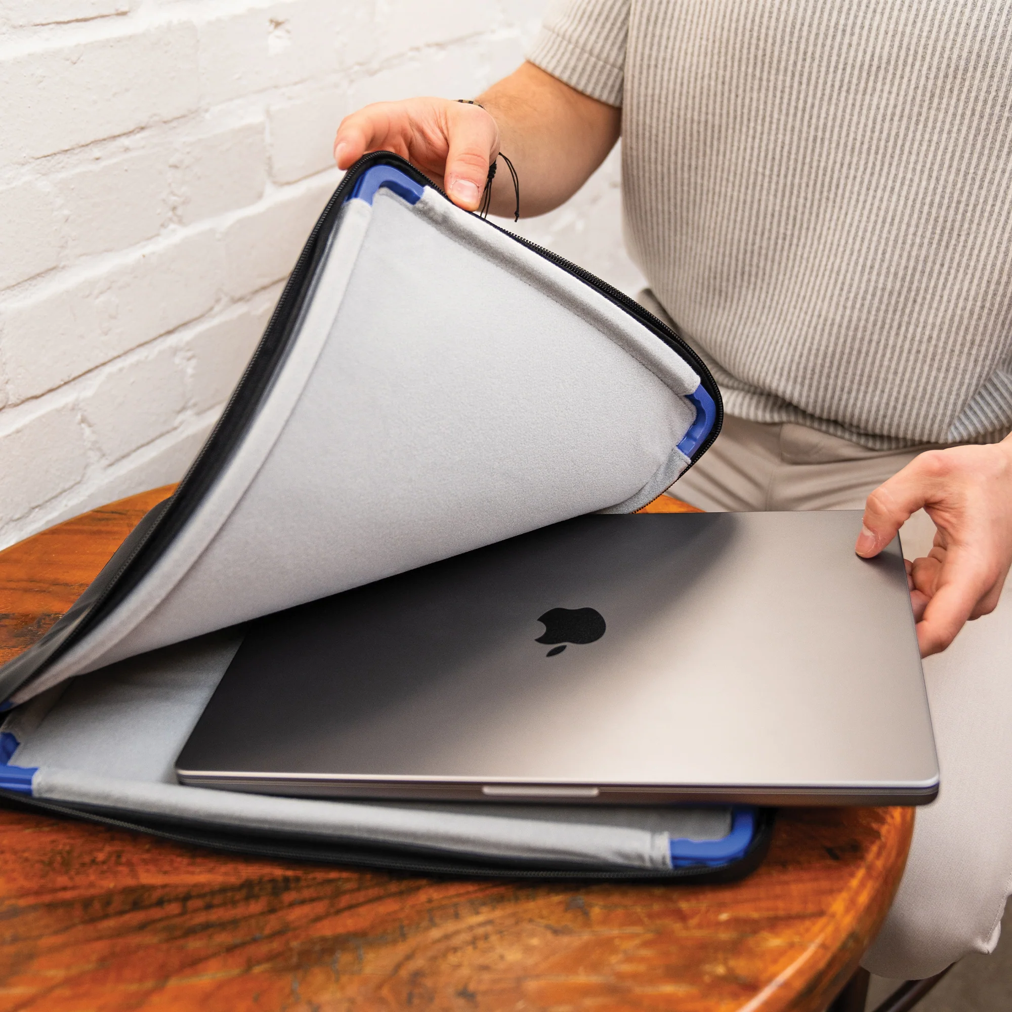 Protective Sleeve With Handle - Image 8